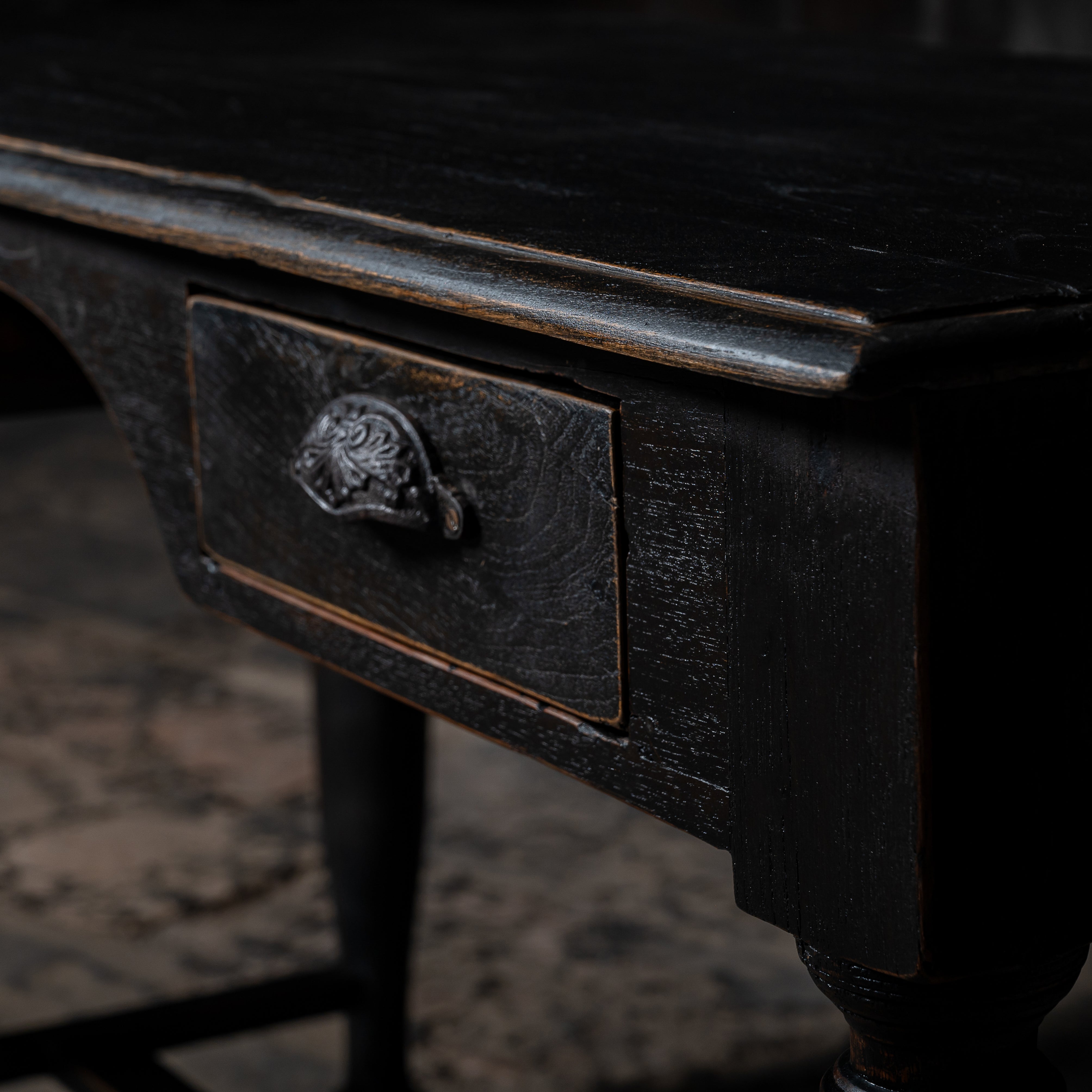 Traditional Writing Wooden Desk With Drawer