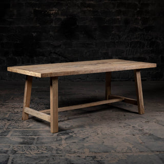 Legacy woodland Dining table - Qarnation